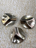 ✨ Premium Gold Metal Düğme – Modern Dalga Desenli 32MM 3 ADET