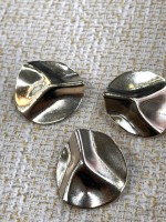 ✨ Premium Gold Metal Düğme – Modern Dalga Desenli 32MM 3 ADET