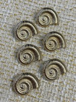 ✨ Premium Gold Metal Düğme – Spiral Deniz Kabuğu Desenli 23 MM 6 ADET