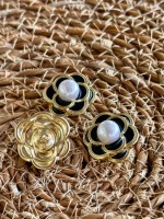 İnci Detaylı Siyah Çiçek Model Metal Düğme – Altın Çerçeveli Lüks Tasarım 25 mm 3 lü set