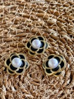 İnci Detaylı Siyah Çiçek Model Metal Düğme – Altın Çerçeveli Lüks Tasarım 25 mm 3 lü set