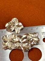 Dalgalı Çiçek Formlu Metal Düğme – Modern & Minimal Tasarım 4 adet 30 mm