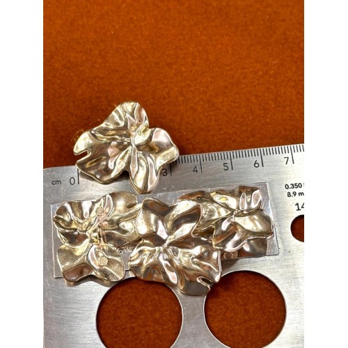 Dalgalı Çiçek Formlu Metal Düğme – Modern & Minimal Tasarım 4 adet 30 mm