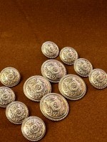 Mercan Düğme Armalı Gümüş Renk Metal Düğme Seti – Klasik Coin Tasarım
