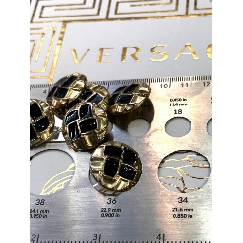 Mercan Düğme Siyah Detaylı Altın Renk Metal Düğme – Geometrik Desen (23 mm)