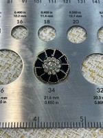 ✨ Siyah Mineli Çiçek Formlu Kristal Taşlı Altın Metal Dekoratif Düğme 23 MM 6 ADET