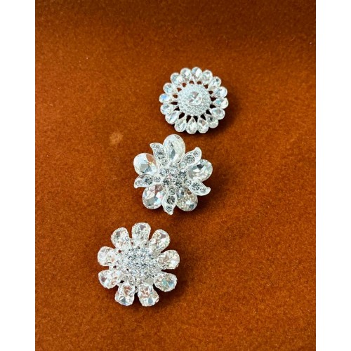 Taş Detaylı Çiçek Model Metal Düğme – Işıltılı & Abiye Tasarım 28 mm 3 lü set