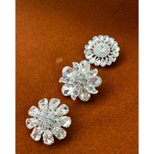 Taş Detaylı Çiçek Model Metal Düğme – Işıltılı & Abiye Tasarım 28 mm 3 lü set