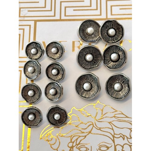 İnci Detaylı Oymalı Metal Düğme – Vintage & Şık Tasarım 23 mm 6 adet 18 mm 8 adet