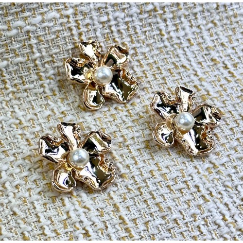 ✨ 6’lı 25 MMGold İnci Detaylı Çiçek Metal Düğme Seti – Zarif & Feminen