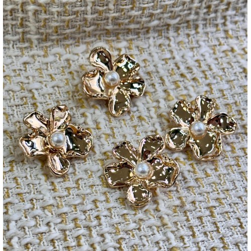 ✨ 6’lı 32MM Gold İnci Detaylı Çiçek Metal Düğme Seti – Zarif & Feminen