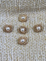 ✨ 6’lı 18 MM Rose Gold İnci Detaylı Kare Metal Düğme Seti – Modern & Zarif