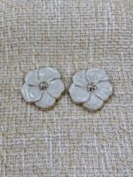 Luxury White Flower Gold Metal Düğme – Taş Detaylı Çiçek Tasarım (6 Adet / 30 mm)