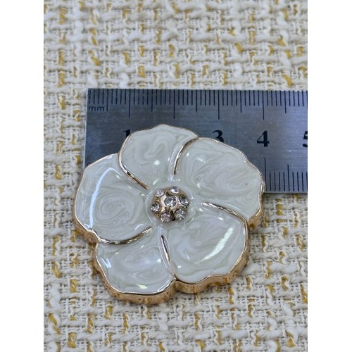 Luxury White Flower Gold Metal Düğme – Taş Detaylı Çiçek Tasarım (6 Adet / 30 mm)