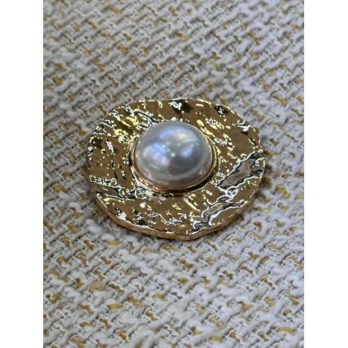 İnci Detaylı Çekiç Efektli Gold Metal Düğme – Premium Tasarım