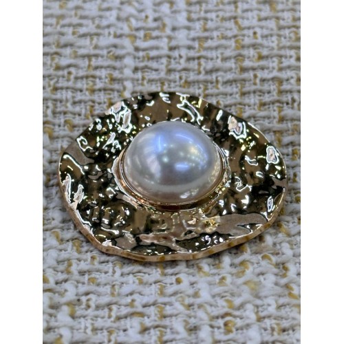 İnci Detaylı Çekiç Efektli Gold Metal Düğme – Premium Tasarım