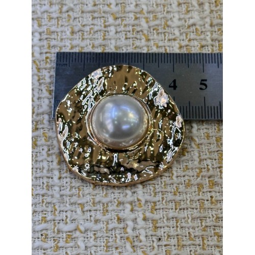 İnci Detaylı Çekiç Efektli Gold Metal Düğme – Premium Tasarım