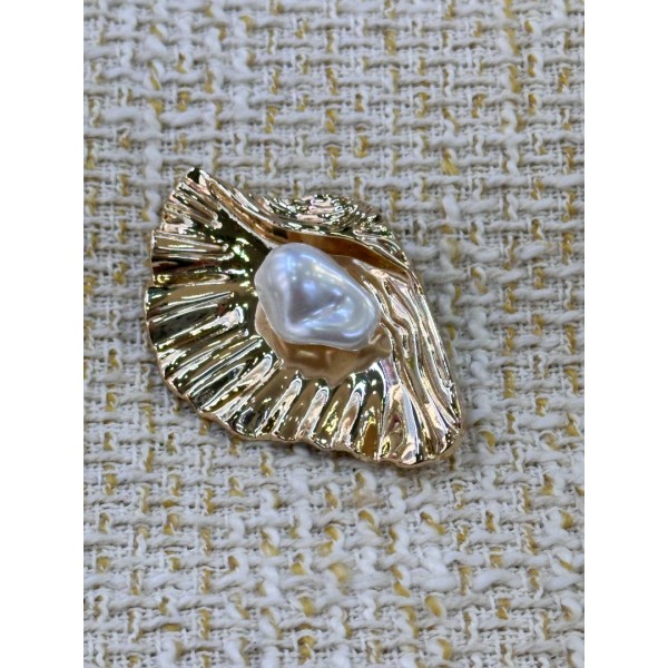 Organik İnci Detaylı Gold Deniz Kabuğu Düğme – Premium Tasarım