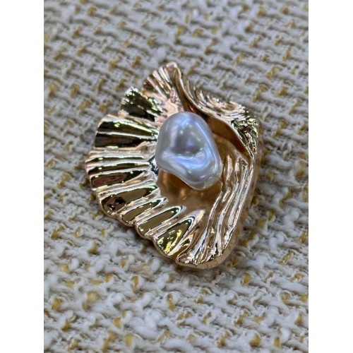 Organik İnci Detaylı Gold Deniz Kabuğu Düğme – Premium Tasarım