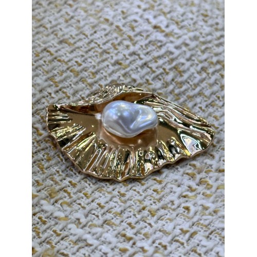 Organik İnci Detaylı Gold Deniz Kabuğu Düğme – Premium Tasarım