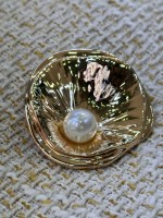 İnci Detaylı Gold Kabartmalı Metal Düğme – Lüks Tasarım