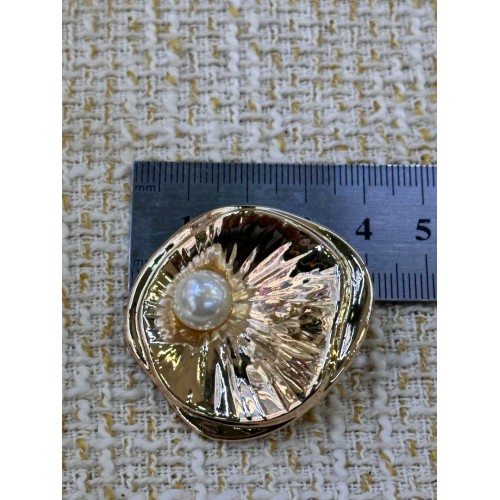 İnci Detaylı Gold Kabartmalı Metal Düğme – Lüks Tasarım