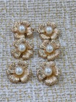 23 mm 6 Adet İnci Detaylı Gold Çiçek Düğme – Şık & Premium Tasarım