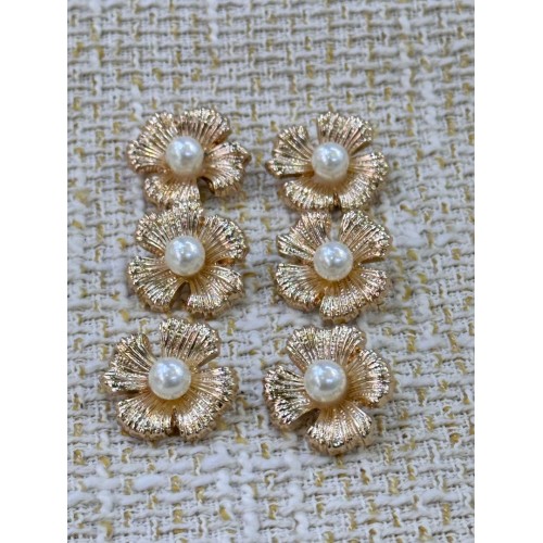 23 mm 6 Adet İnci Detaylı Gold Çiçek Düğme – Şık & Premium Tasarım