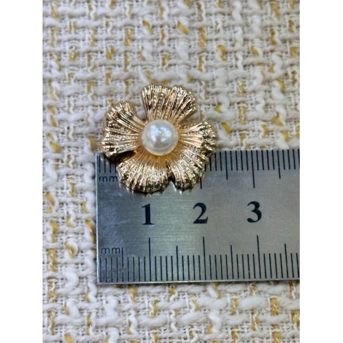 23 mm 6 Adet İnci Detaylı Gold Çiçek Düğme – Şık & Premium Tasarım