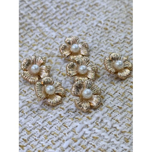 18 mm 6 Adet İnci Detaylı Gold Çiçek Düğme – Şık & Premium Tasarım