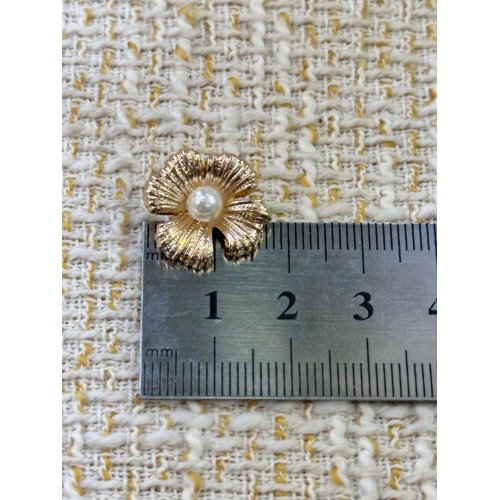 18 mm 6 Adet İnci Detaylı Gold Çiçek Düğme – Şık & Premium Tasarım
