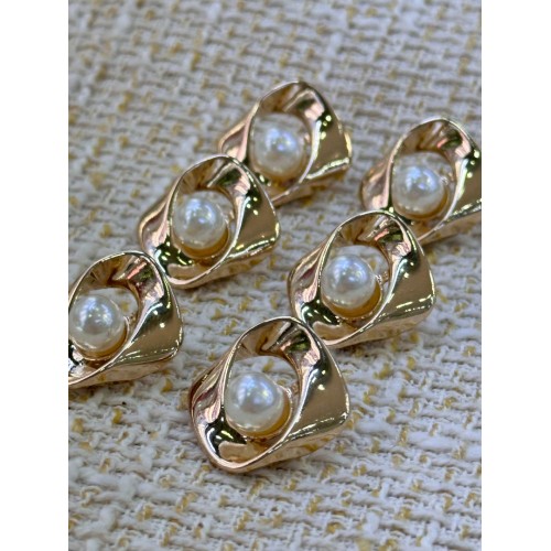 25 mm 6 Adet İnci Detaylı Modern Gold Metal Düğme – Minimal Lüks Tasarım