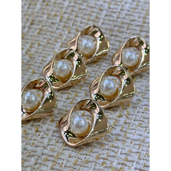 25 mm 6 Adet İnci Detaylı Modern Gold Metal Düğme – Minimal Lüks Tasarım