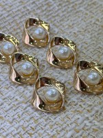 25 mm 6 Adet İnci Detaylı Modern Gold Metal Düğme – Minimal Lüks Tasarım