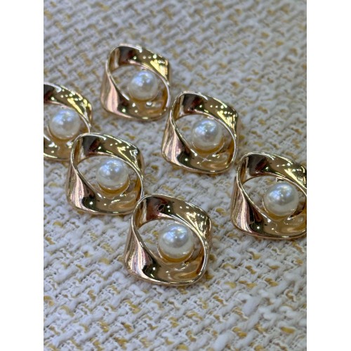 25 mm 6 Adet İnci Detaylı Modern Gold Metal Düğme – Minimal Lüks Tasarım