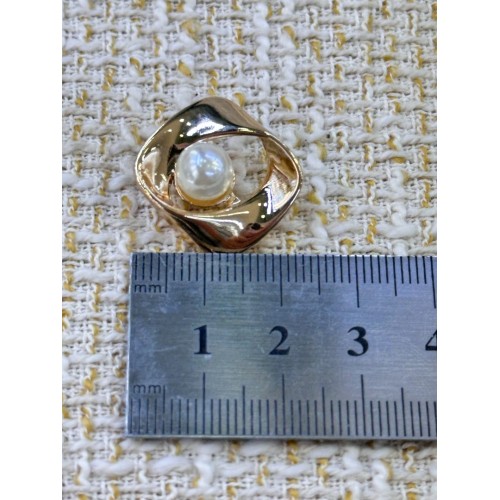 25 mm 6 Adet İnci Detaylı Modern Gold Metal Düğme – Minimal Lüks Tasarım