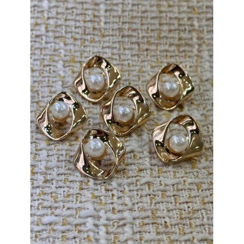 18 mm 6 Adet İnci Detaylı Modern Gold Metal Düğme – Minimal Lüks Tasarım
