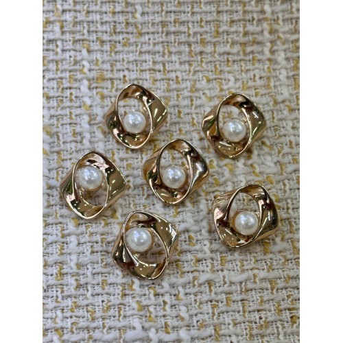 18 mm 6 Adet İnci Detaylı Modern Gold Metal Düğme – Minimal Lüks Tasarım