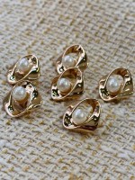 18 mm 6 Adet İnci Detaylı Modern Gold Metal Düğme – Minimal Lüks Tasarım