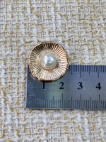 25 mm 6 Adet İnci Detaylı Gold Klasik Metal Düğme – Şık & Zamansız Tasarım