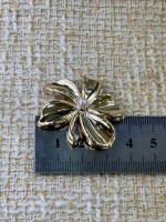 3 Adet İnci Detaylı Gold Çiçek Düğme – Zarif & Şık Tasarım 45 mm