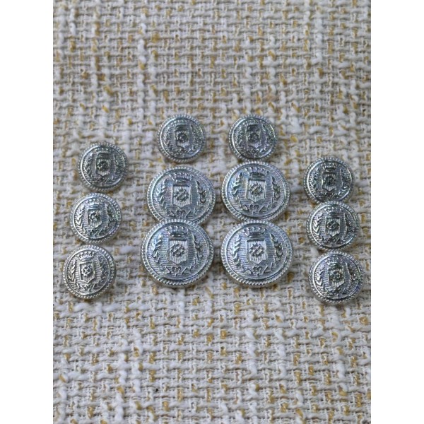Gümüş Armalı Metal Düğme Seti – Klasik & Şık Tasarım 4 büyük(20mm)-8 küçük(15mm)