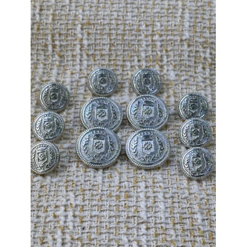 Gümüş Armalı Metal Düğme Seti – Klasik & Şık Tasarım 4 büyük(20mm)-8 küçük(15mm)