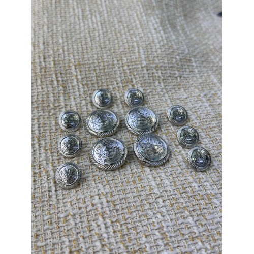 Gümüş Armalı Metal Düğme Seti – Klasik & Şık Tasarım 4 büyük(23mm)-8 küçük(15mm)