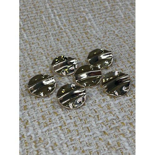 ✨ 18mm Gold Çizgi Detaylı Oval Düğme – Modern & Zamansız Tasarım