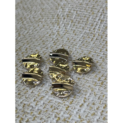 ✨ 18mm Gold Çizgi Detaylı Oval Düğme – Modern & Zamansız Tasarım