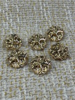 ✨18 mm  Gold Kabartmalı Vintage Düğme – Klasik & Gösterişli Tasarım