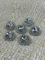 ✨18mm  Silver Çerçeveli Kristal Taşlı Düğme – Işıltılı & Zarif Tasarım