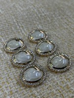 ✨ 25mm Gold Çerçeveli İnci Efektli Taşlı Düğme – Zarif & Lüks Tasarım