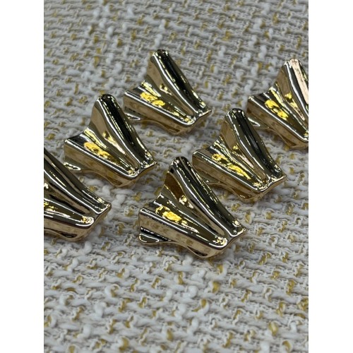 ✨ 23mm Gold Modern Form Düğme – Zarif & Akışkan Tasarım